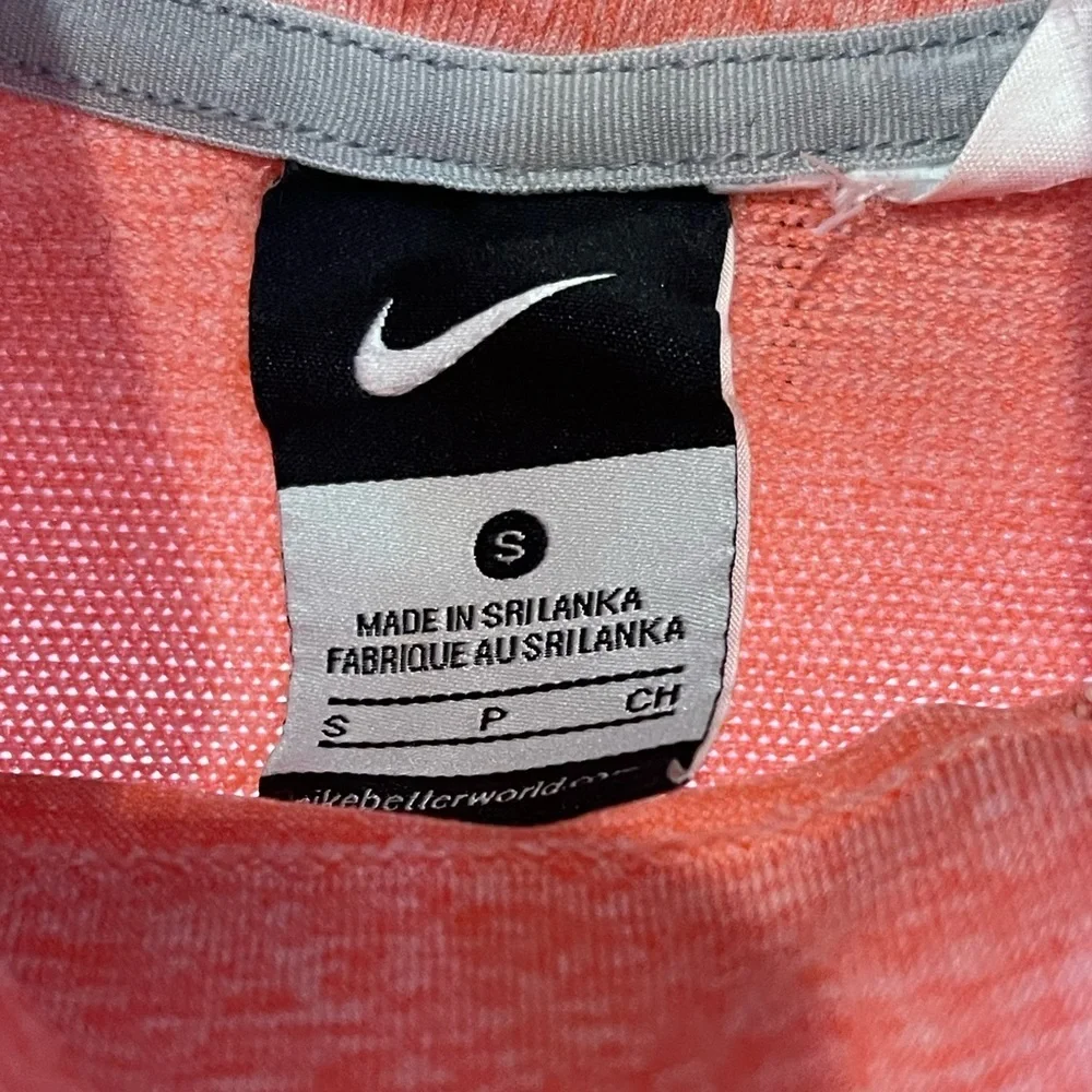 🔥❤️NIKE Running zip up top size Small in beautiful shade coral/red. NICE!
